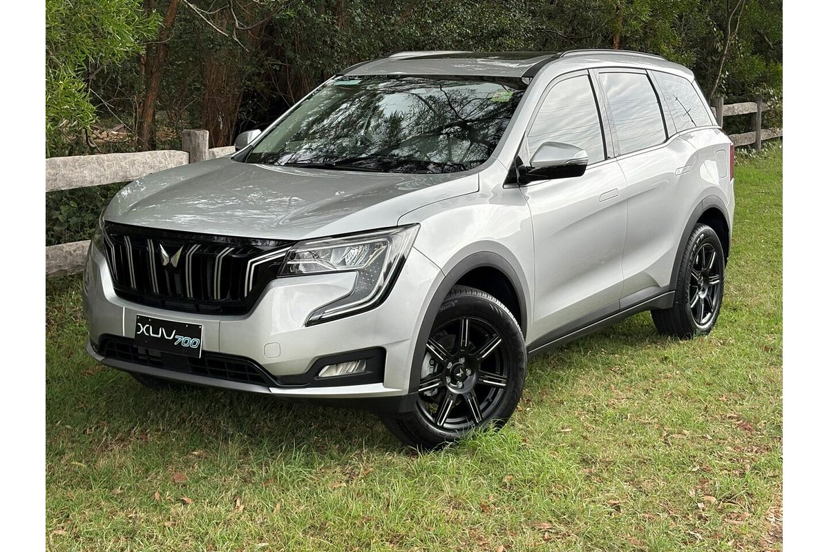 2024 Mahindra XUV700 AX7