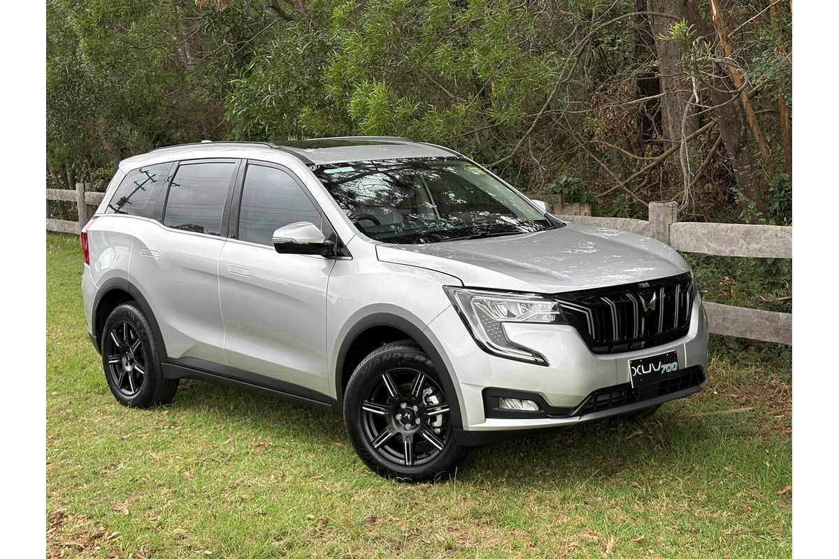 2024 Mahindra XUV700 AX7