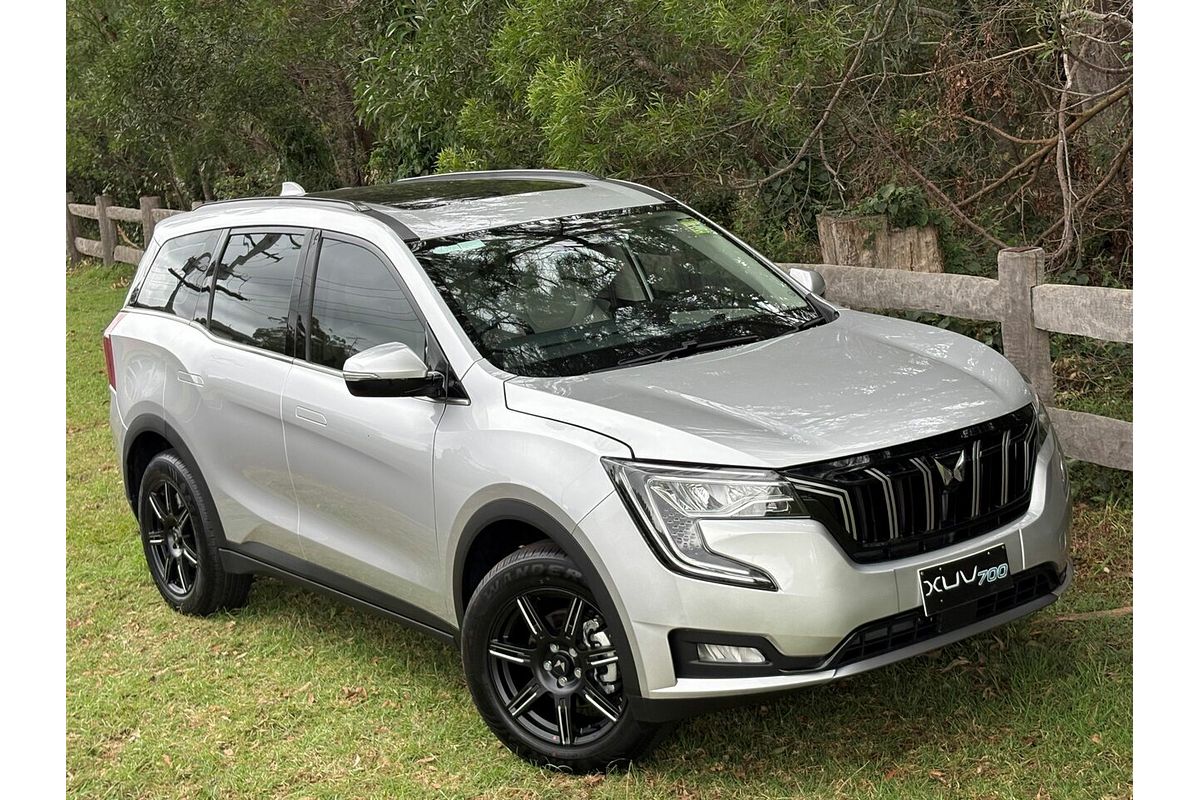2024 Mahindra XUV700 AX7