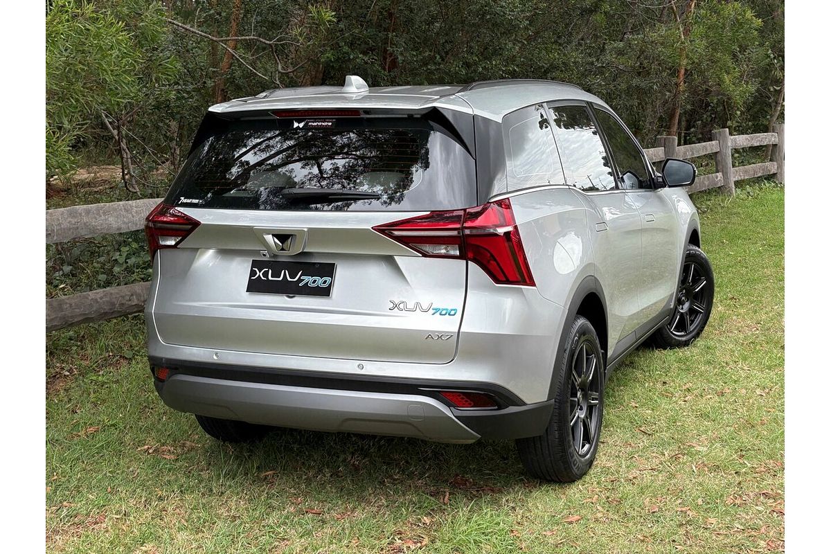 2024 Mahindra XUV700 AX7