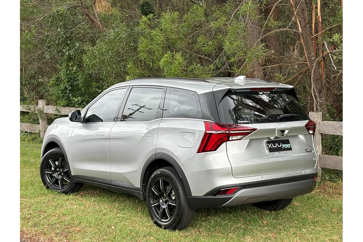 2024 Mahindra XUV700 AX7