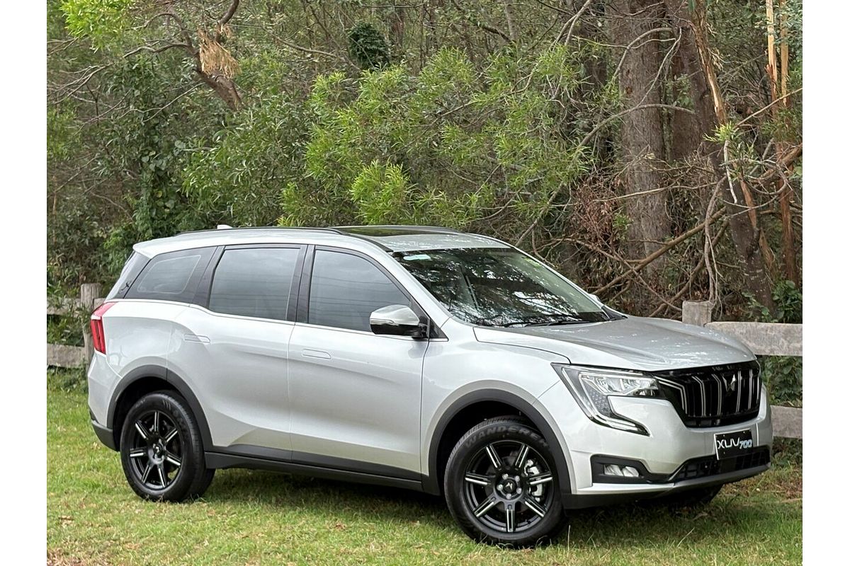 2024 Mahindra XUV700 AX7