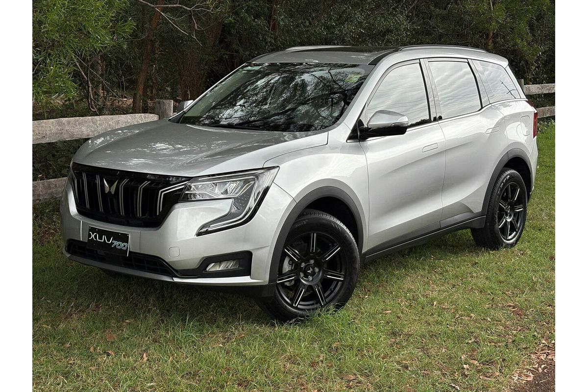 2024 Mahindra XUV700 AX7