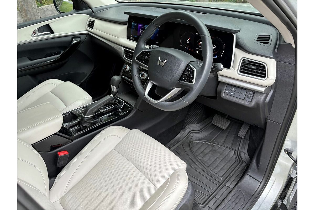 2024 Mahindra XUV700 AX7