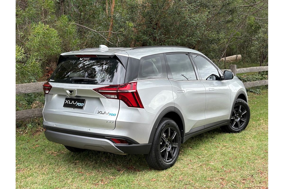 2024 Mahindra XUV700 AX7