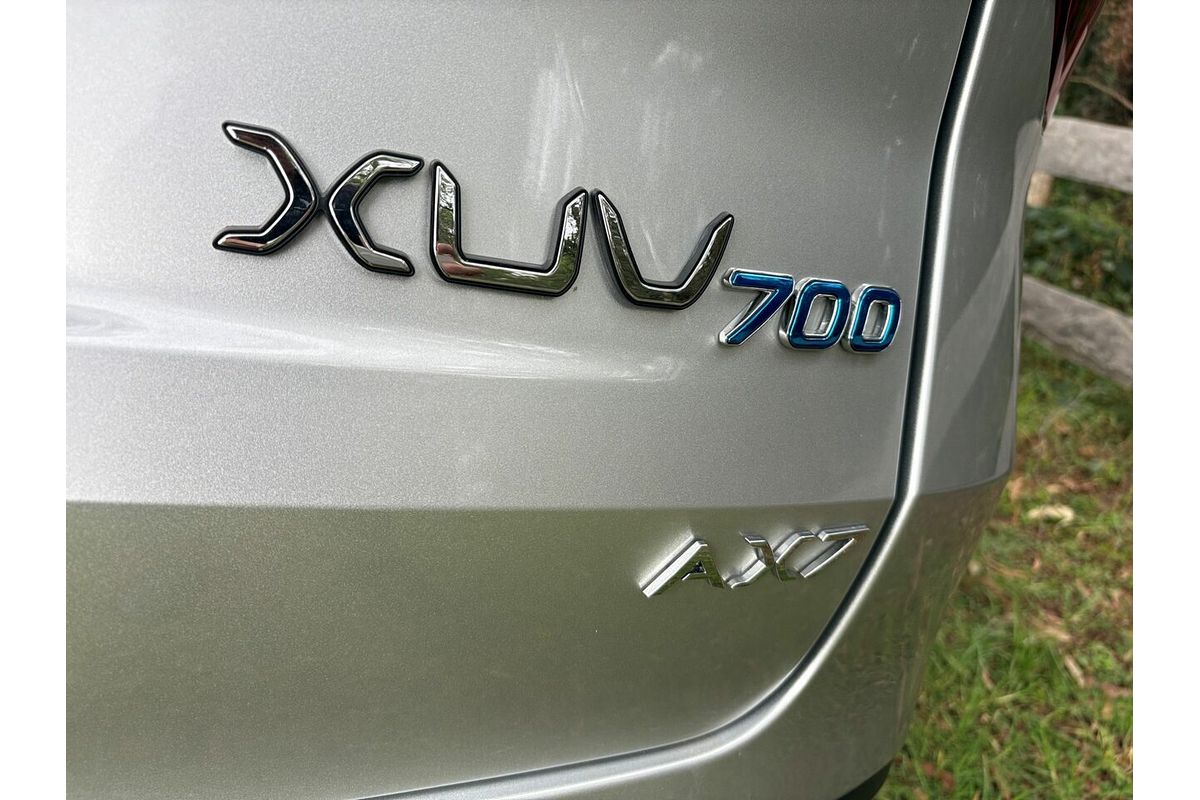 2024 Mahindra XUV700 AX7