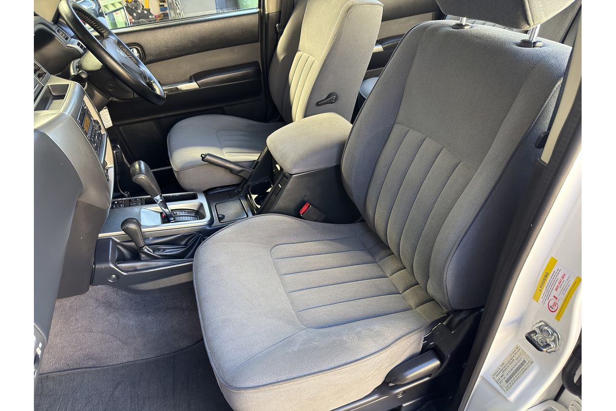 2010 Nissan Patrol ST GU 7