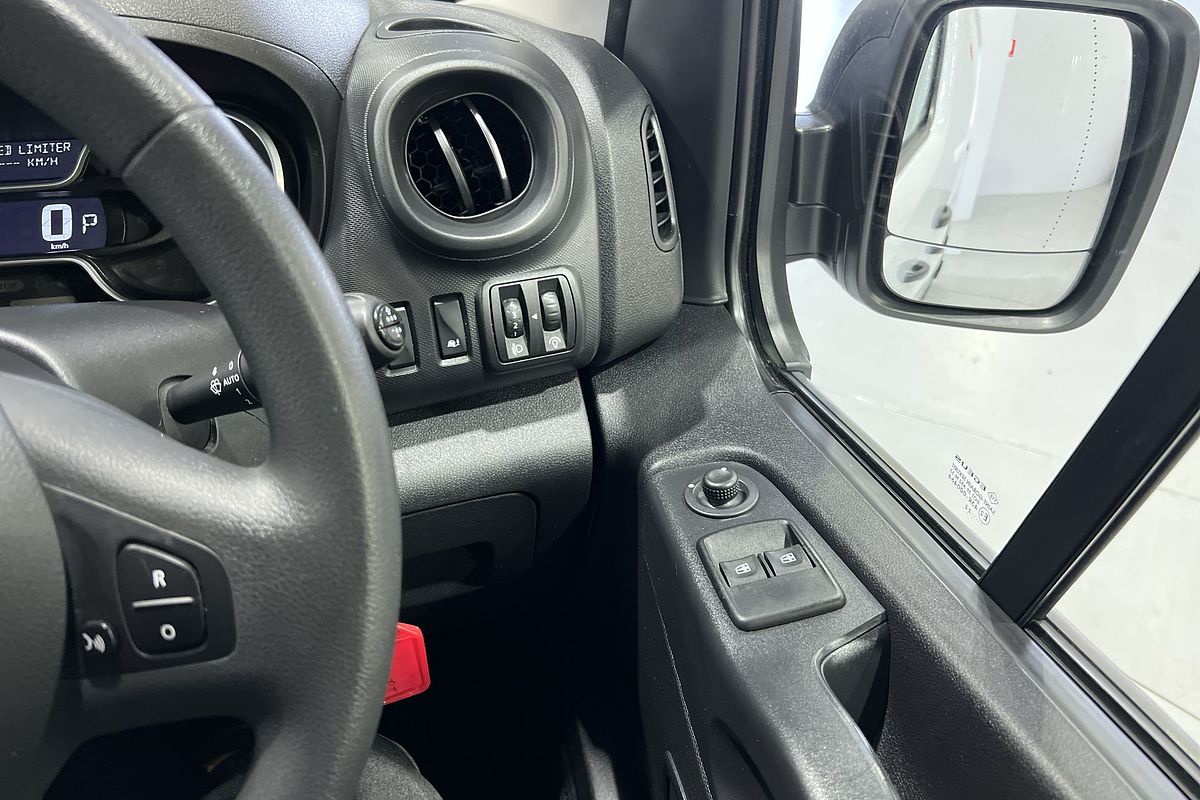 2022 Mitsubishi Express GLX SN SWB