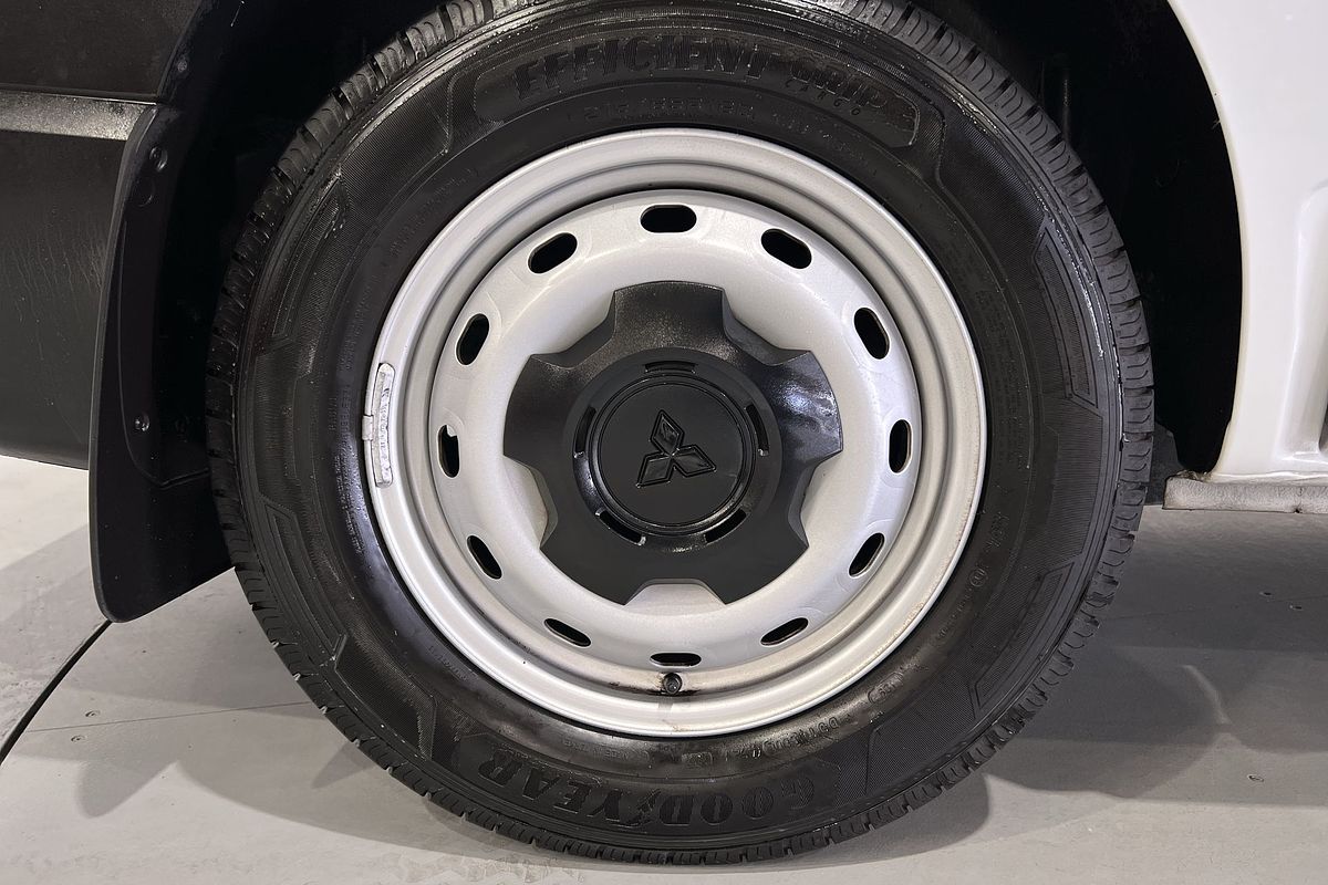 2022 Mitsubishi Express GLX SN SWB