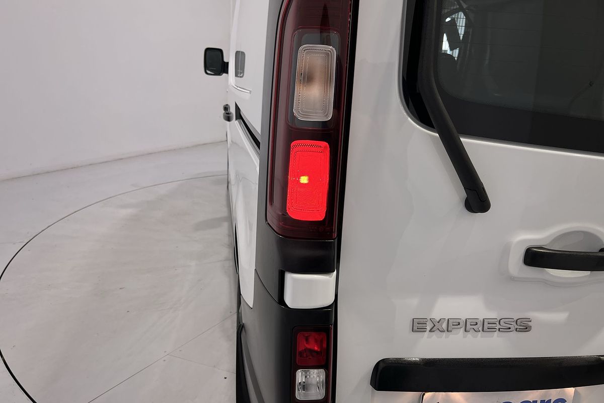 2022 Mitsubishi Express GLX SN SWB