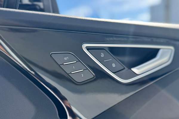 2024 Audi Q4 e-tron 55 F4