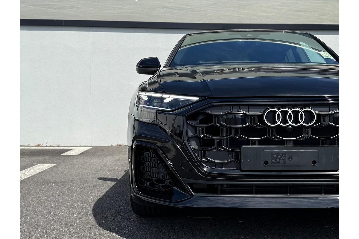 2024 Audi Q8 55 TFSI S line F1