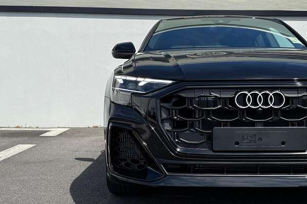2024 Audi Q8 55 TFSI S line F1