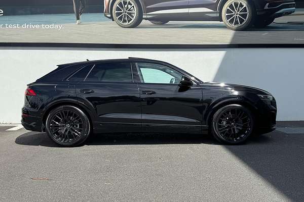 2024 Audi Q8 55 TFSI S line F1