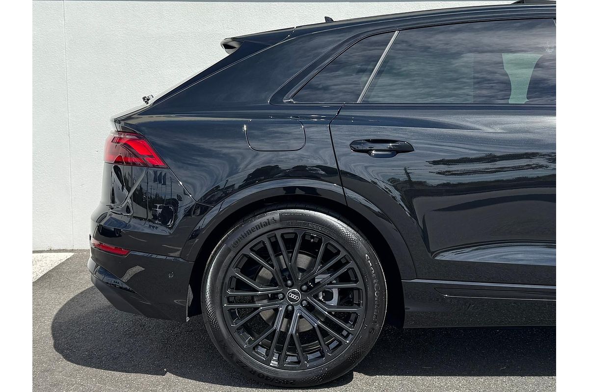 2024 Audi Q8 55 TFSI S line F1