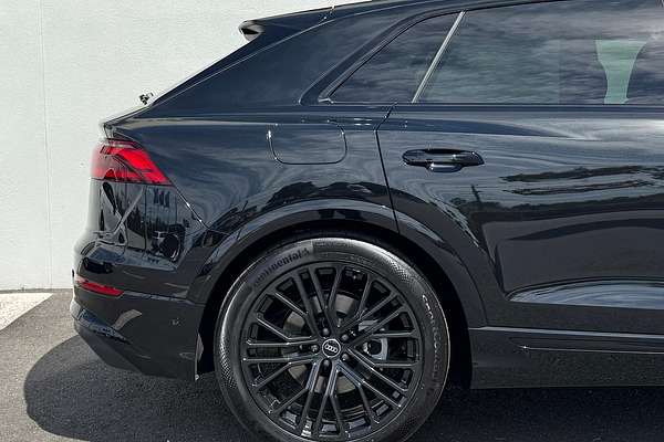 2024 Audi Q8 55 TFSI S line F1