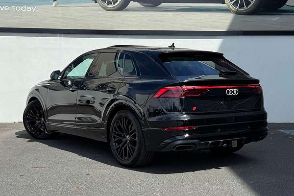 2024 Audi Q8 55 TFSI S line F1