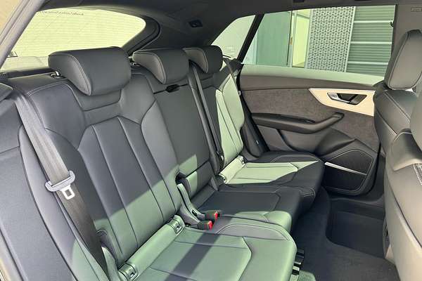 2024 Audi Q8 55 TFSI S line F1