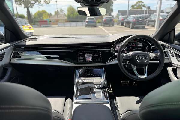 2024 Audi Q8 55 TFSI S line F1