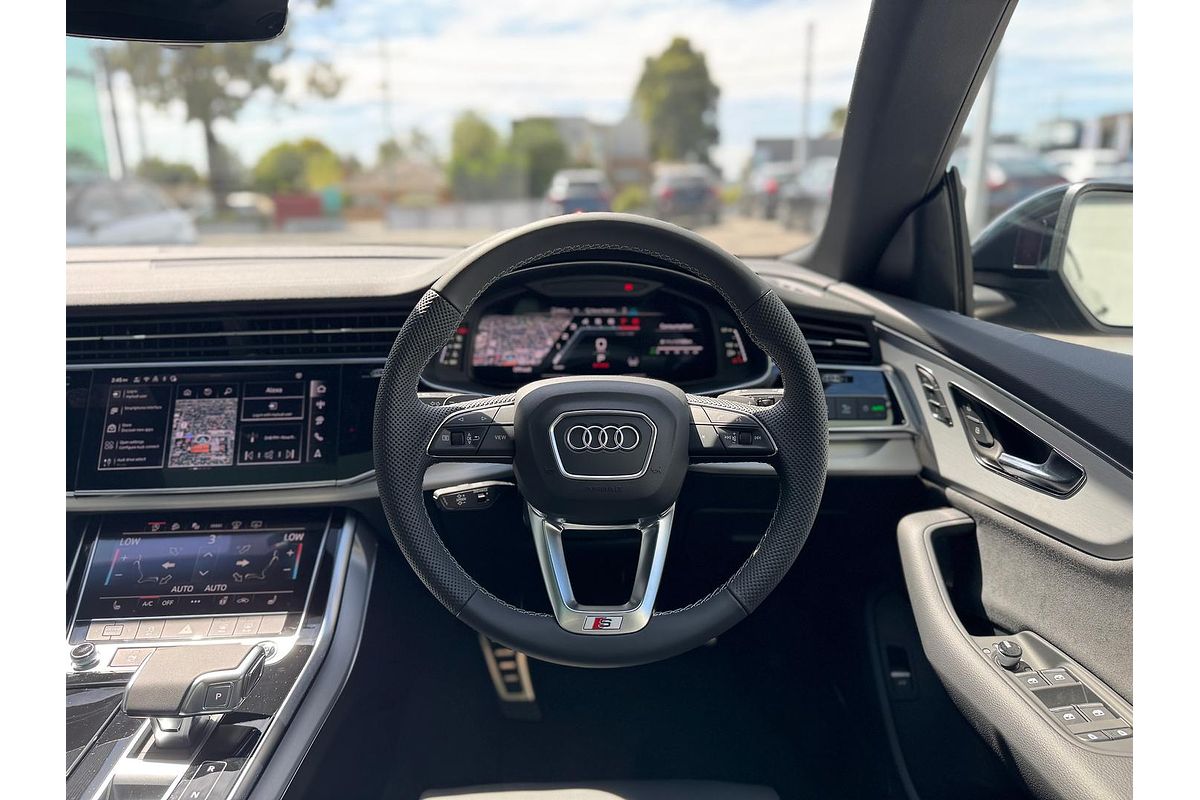 2024 Audi Q8 55 TFSI S line F1
