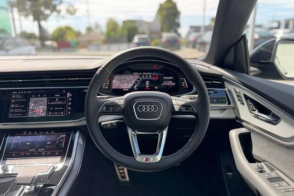 2024 Audi Q8 55 TFSI S line F1