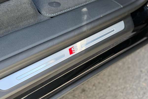 2024 Audi Q8 55 TFSI S line F1