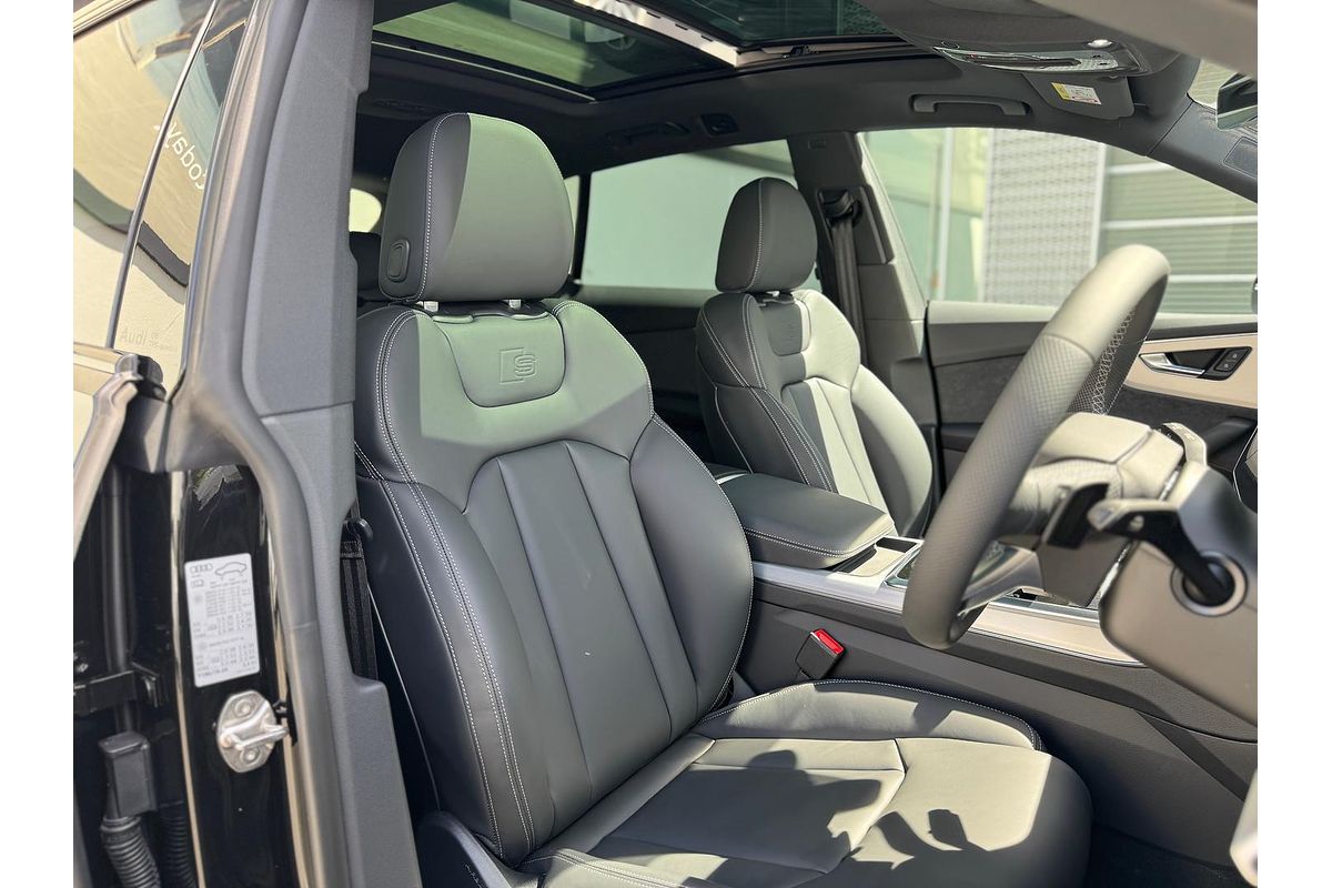 2024 Audi Q8 55 TFSI S line F1