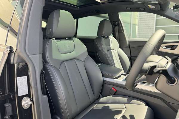 2024 Audi Q8 55 TFSI S line F1