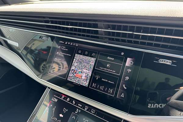 2024 Audi Q8 55 TFSI S line F1