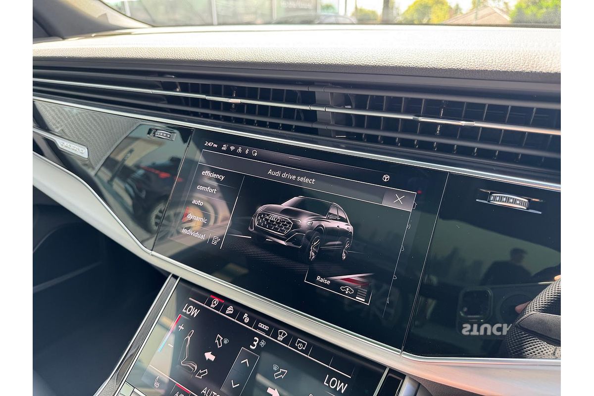 2024 Audi Q8 55 TFSI S line F1