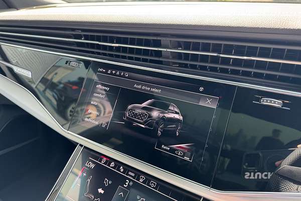 2024 Audi Q8 55 TFSI S line F1