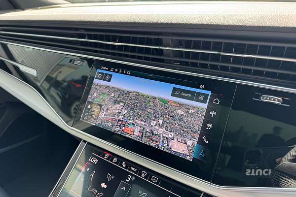 2024 Audi Q8 55 TFSI S line F1