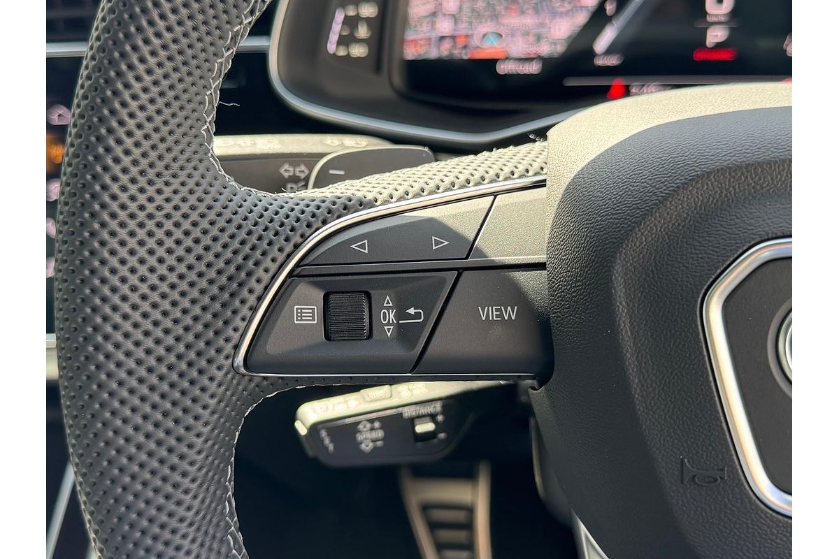 2024 Audi Q8 55 TFSI S line F1