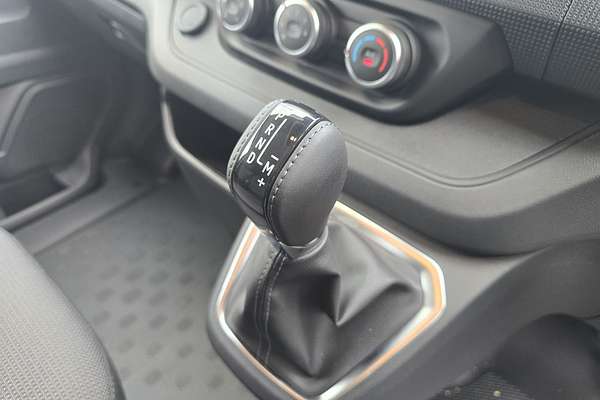 2024 Renault Trafic Pro X82 SWB