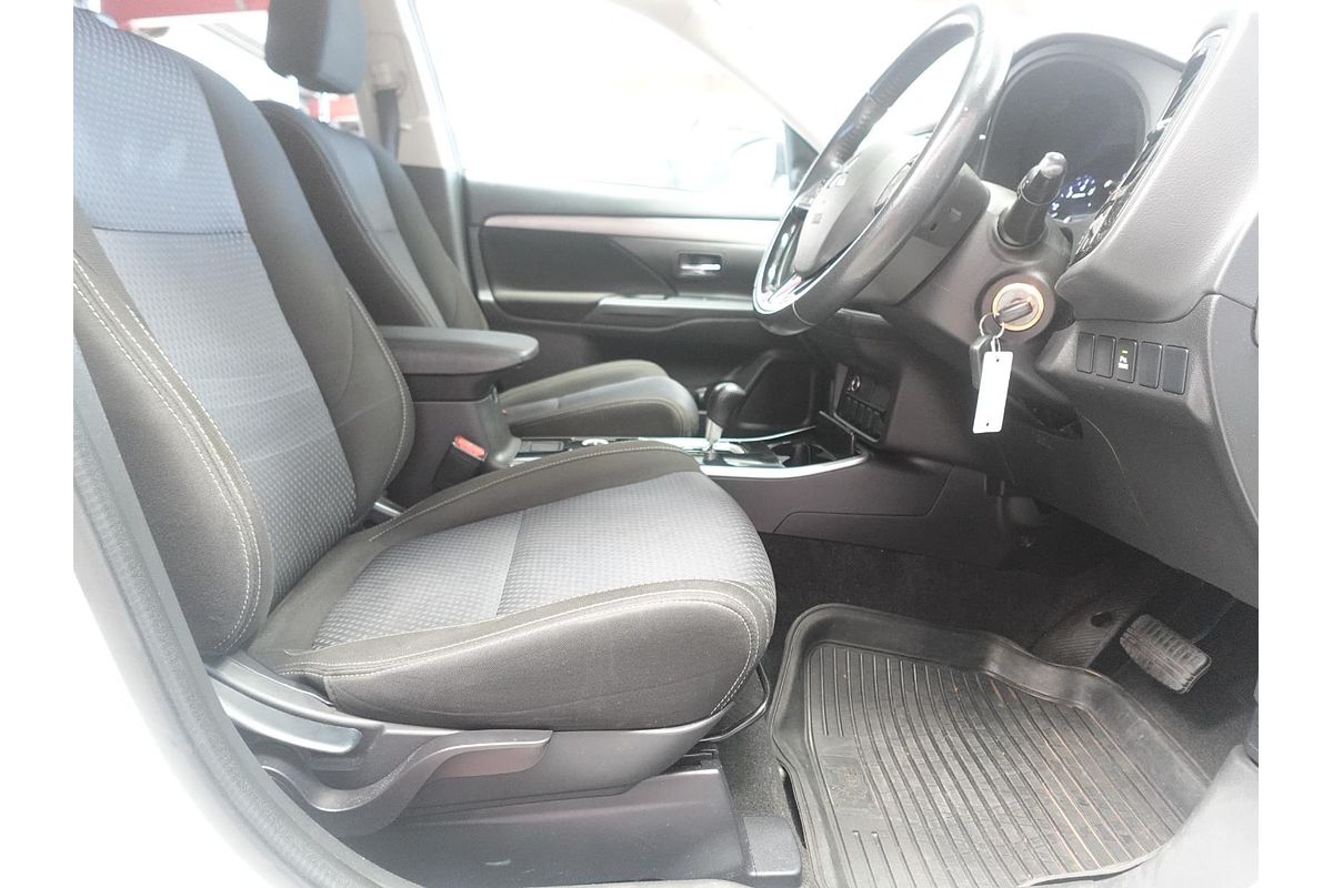 2017 Mitsubishi Outlander LS Safety Pack ZK
