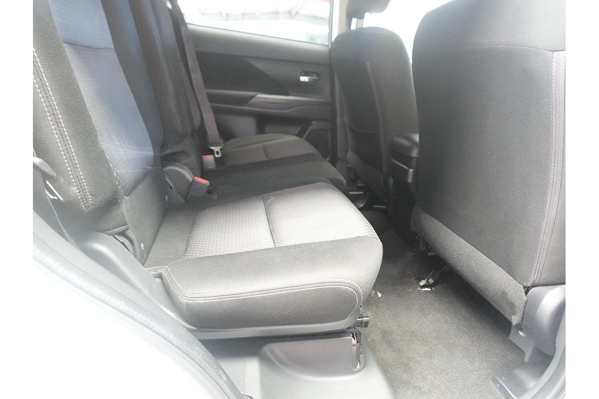 2017 Mitsubishi Outlander LS Safety Pack ZK