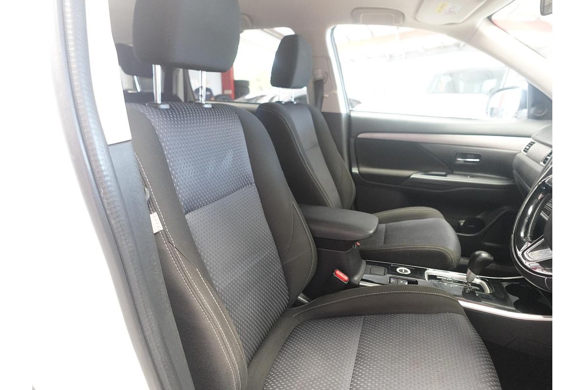 2017 Mitsubishi Outlander LS Safety Pack ZK