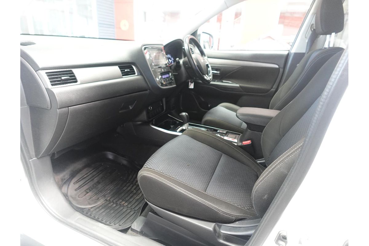 2017 Mitsubishi Outlander LS Safety Pack ZK