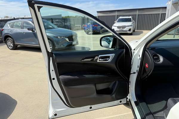 2016 Nissan Pathfinder ST R52