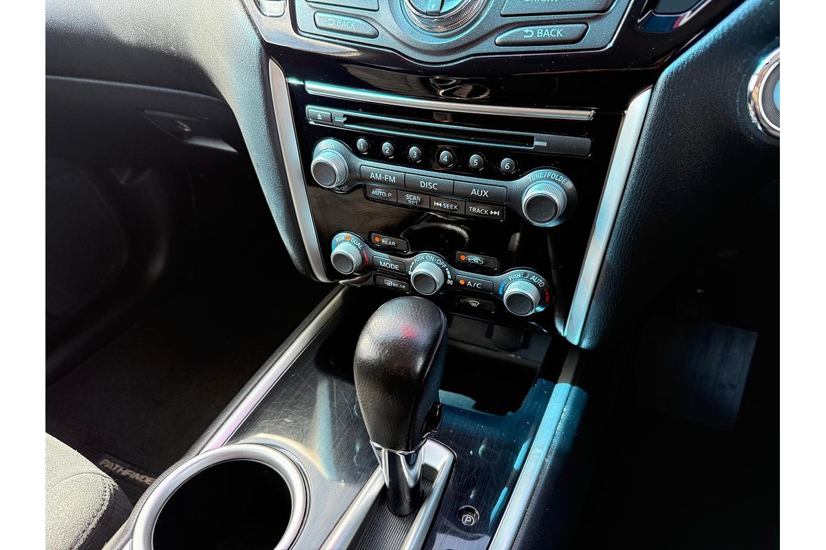 2016 Nissan Pathfinder ST R52
