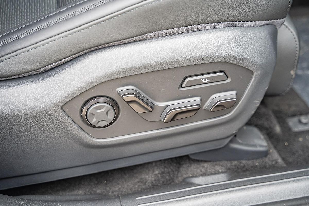 2025 Hyundai Santa Fe Calligraphy MX5.V1