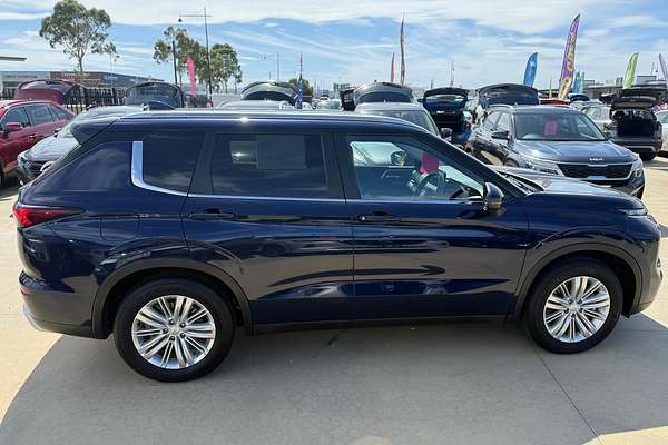 2023 Mitsubishi Outlander ES ZM