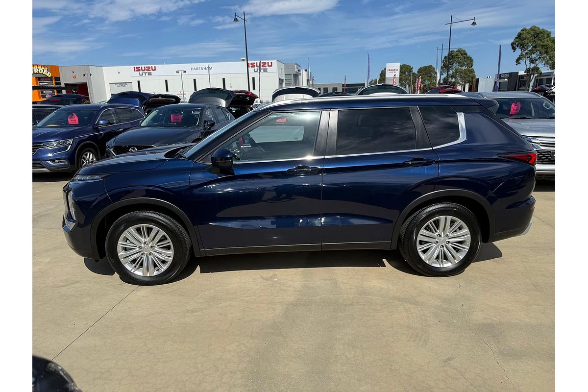 2023 Mitsubishi Outlander ES ZM