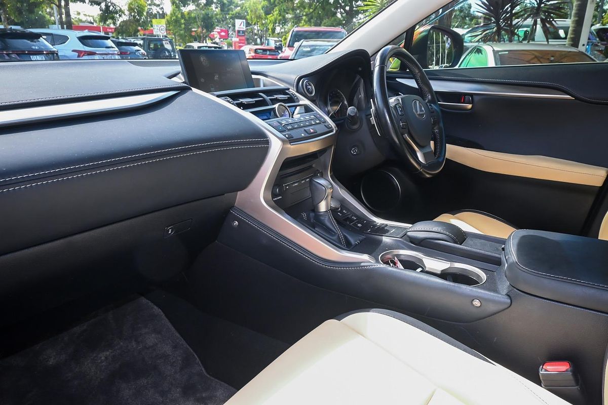 2017 Lexus NX NX300h Luxury AYZ10R