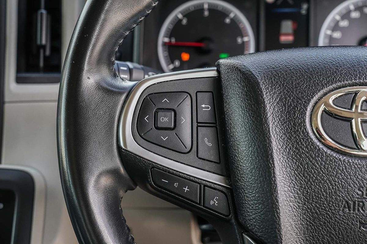 2022 Toyota Hiace Commuter GDH322R