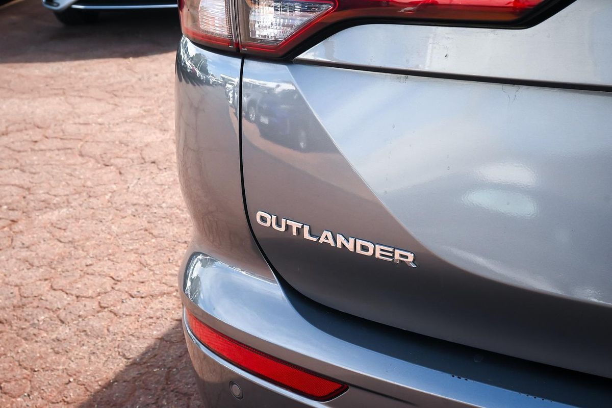 2022 Mitsubishi Outlander LS ZM