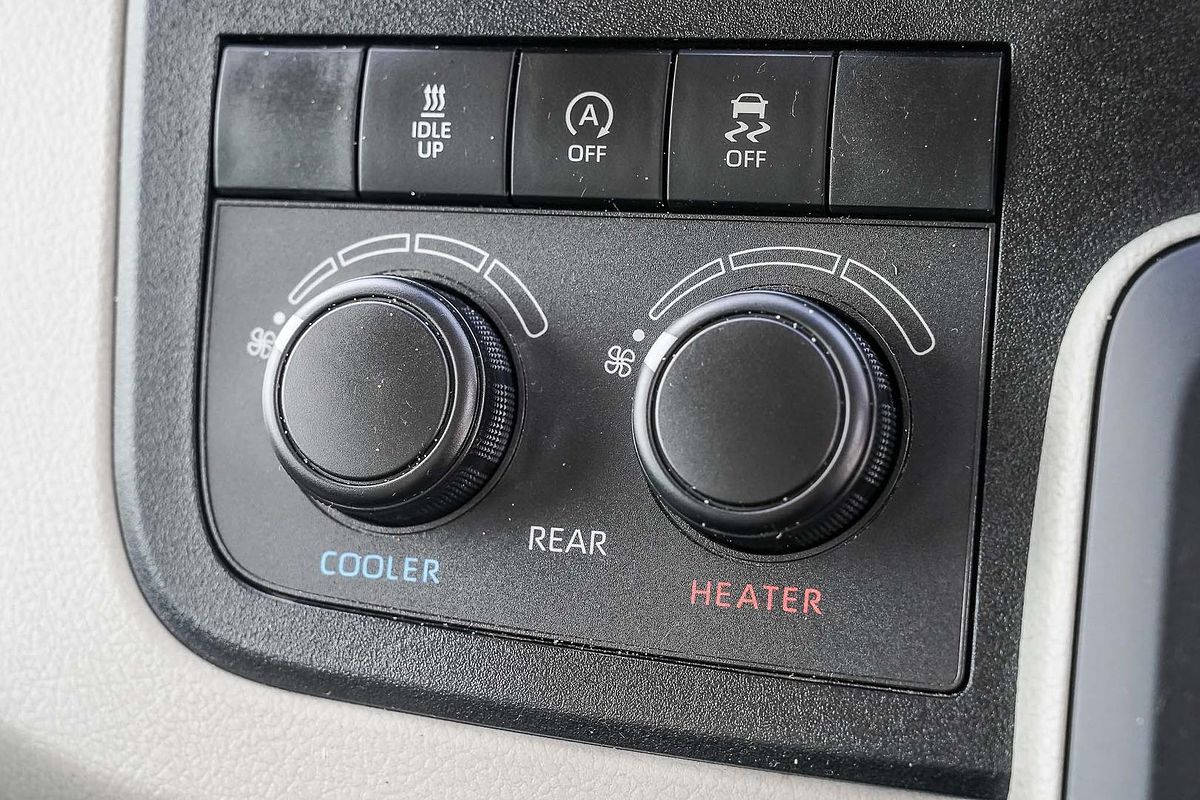 2022 Toyota Hiace Commuter GDH322R