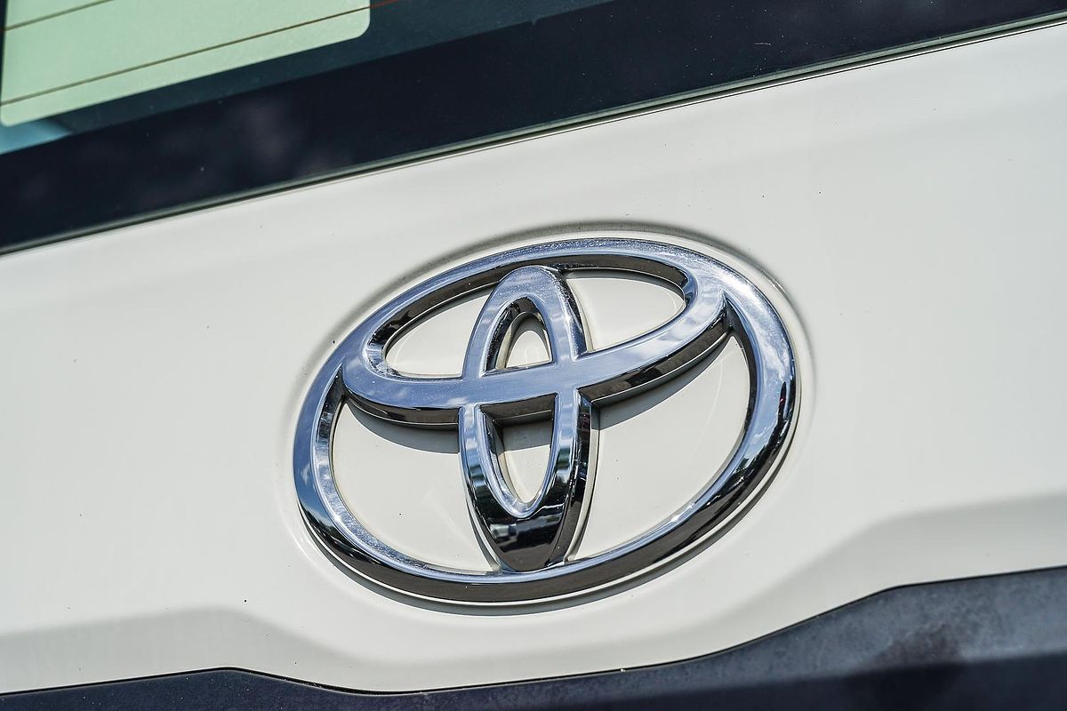 2022 Toyota Hiace Commuter GDH322R
