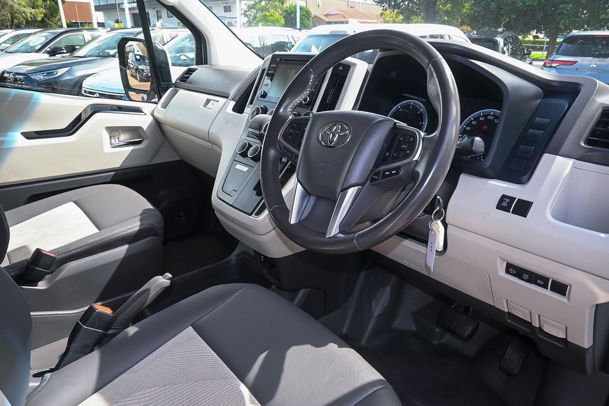 2020 Toyota Hiace Commuter GL GDH322R