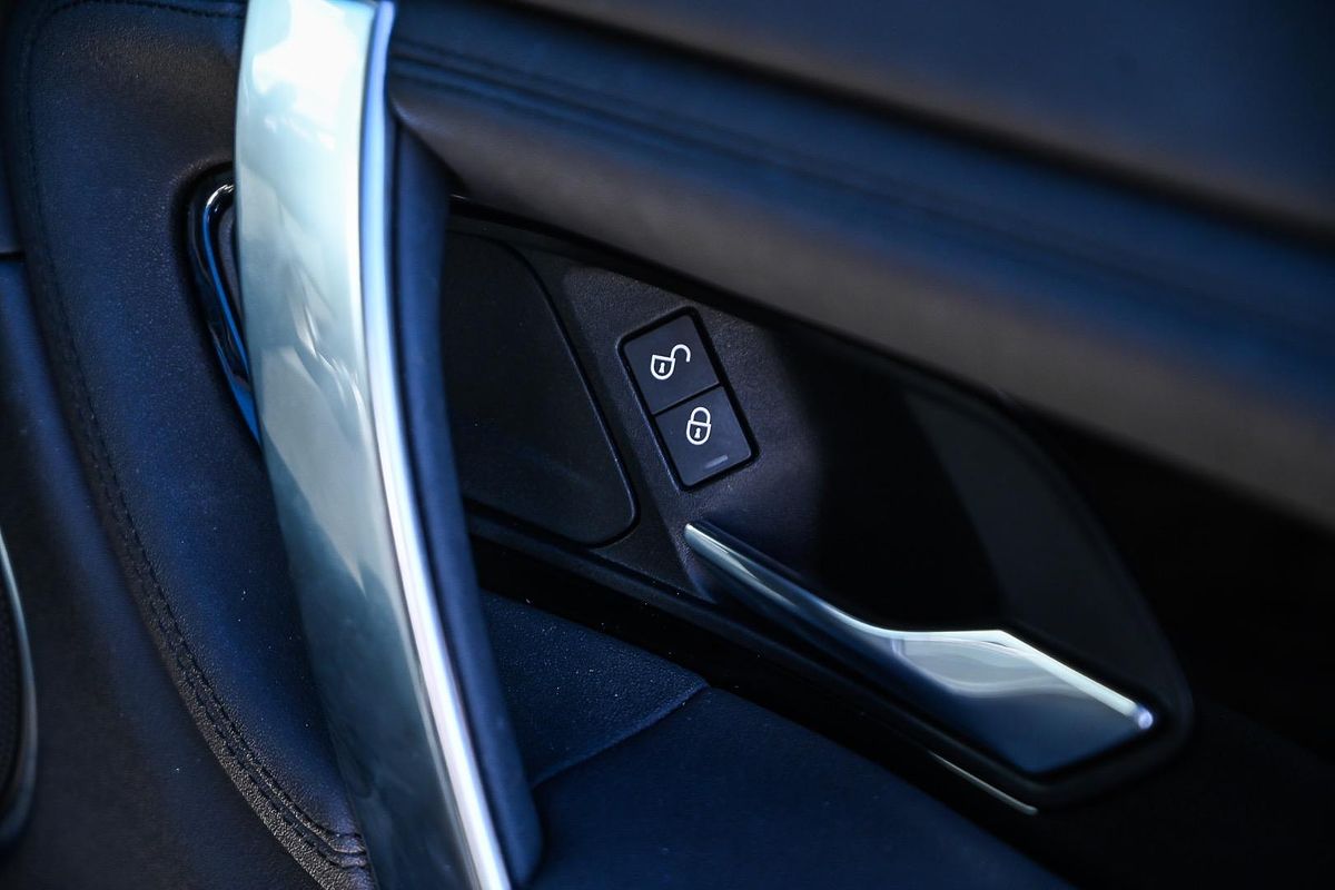 2020 Land Rover Discovery Sport P250 SE L550